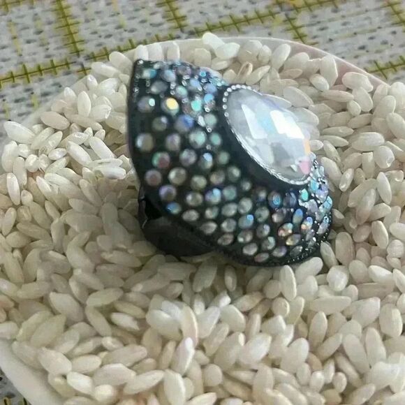 Large AB gem cocktail ring with adjustable sizing - Picture 3 of 5
